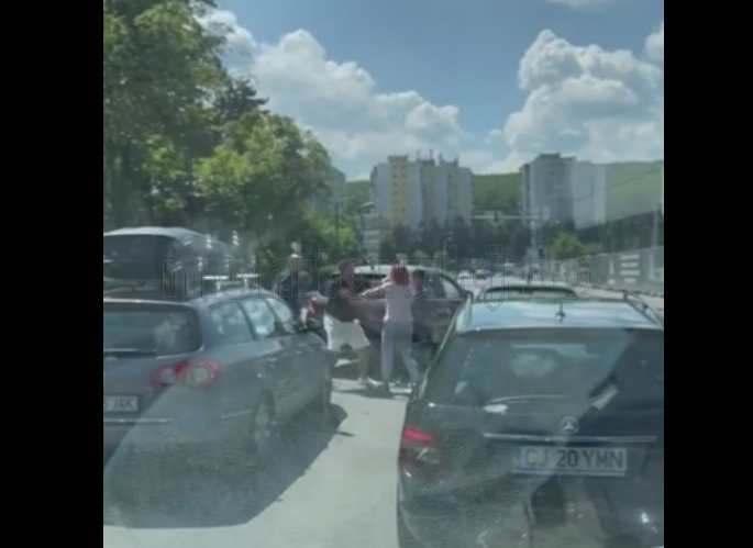 VIDEO. Bătaie în trafic în Cluj-Napoca! Semănăm tot mai mult cu bucureștenii